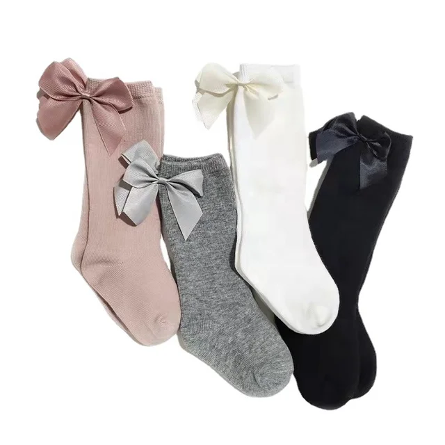 Calcetines para bebe con chongo / Rosa RA24
