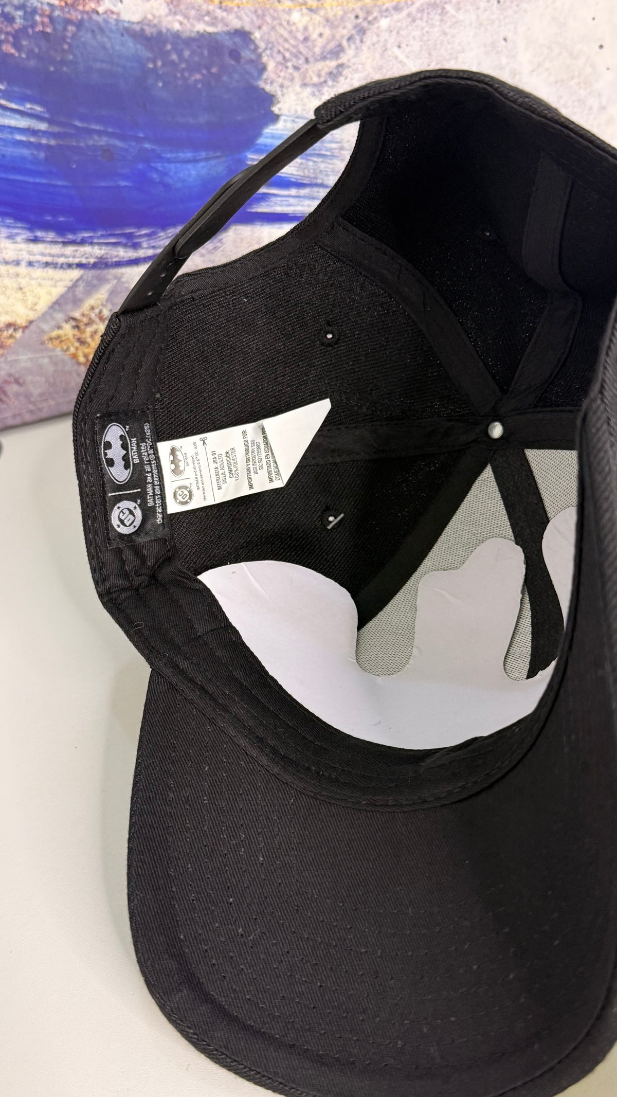 Gorra Acrilica Batman DC Marca Jagi Caps - KCN88 Gris 3Negra Amarillo