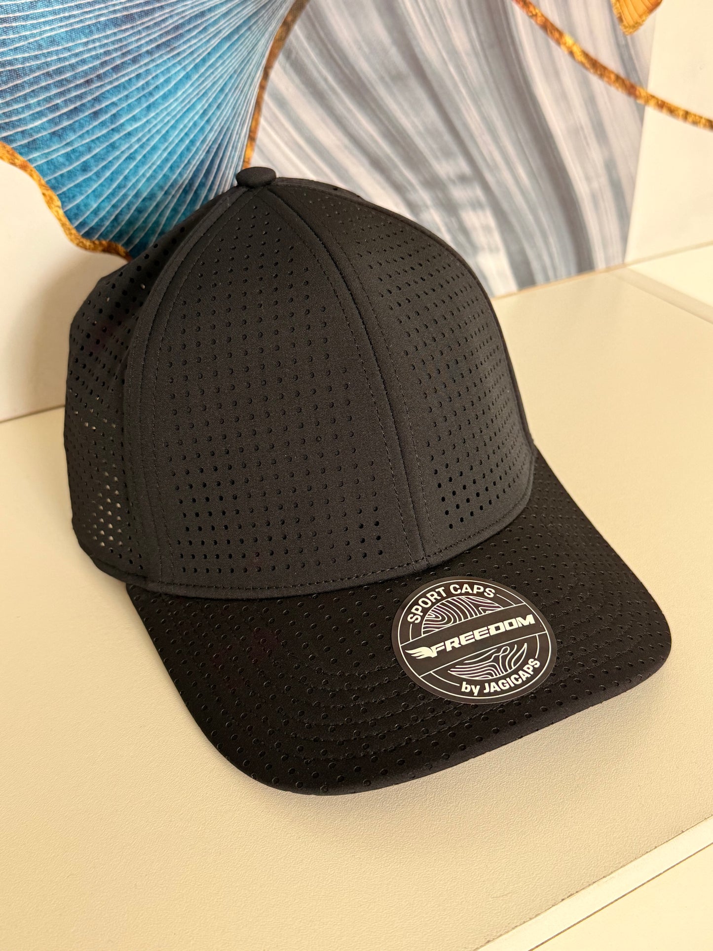 Gorra Transpirable con Micro Perforado Freedon By Jagi Caps - Negra KCN62