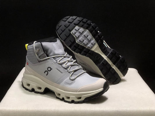 Tenis On-Cloudrock 2 Waterproof/ Beige K330