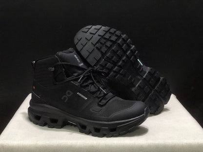 Tenis On-Cloudrock 2 Waterproof/ Full Negro K330